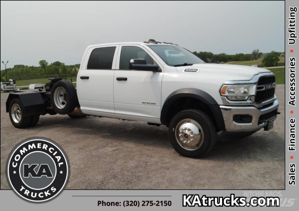 RAM 5500 TRADESMAN شاحنات بمقصورة وهيكل