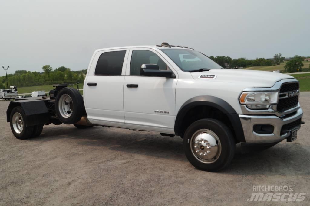 RAM 5500 TRADESMAN شاحنات بمقصورة وهيكل