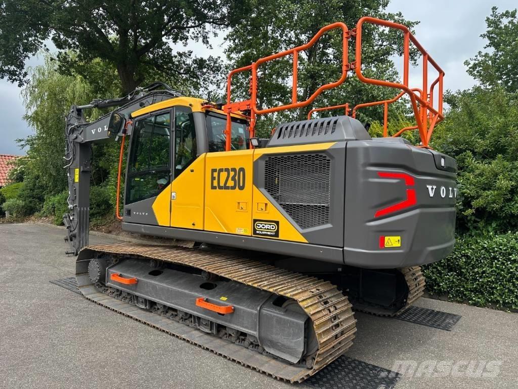 Volvo EC 220 EL حفارات زحافة