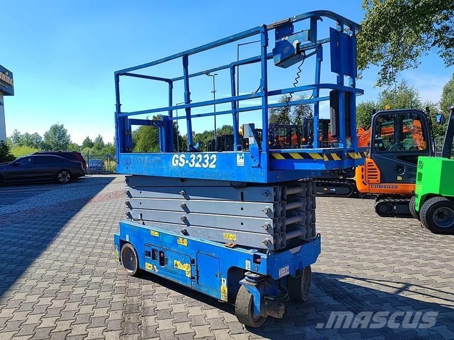 Genie GS-3232 رافعات مقصية الشكل