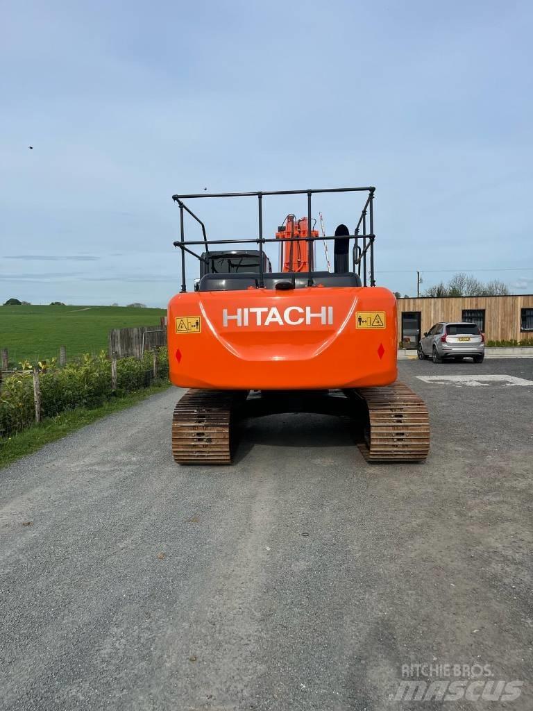 Hitachi Zaxis 210 LC حفارات طويلة الذراع