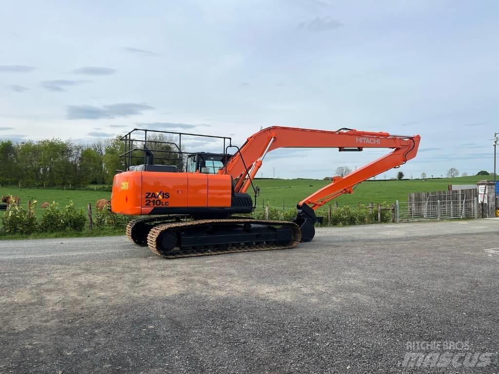 Hitachi Zaxis 210 LC حفارات طويلة الذراع