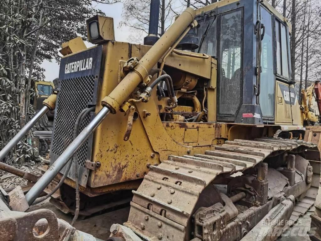 CAT D 6 G بلدوزرات مجنزرة