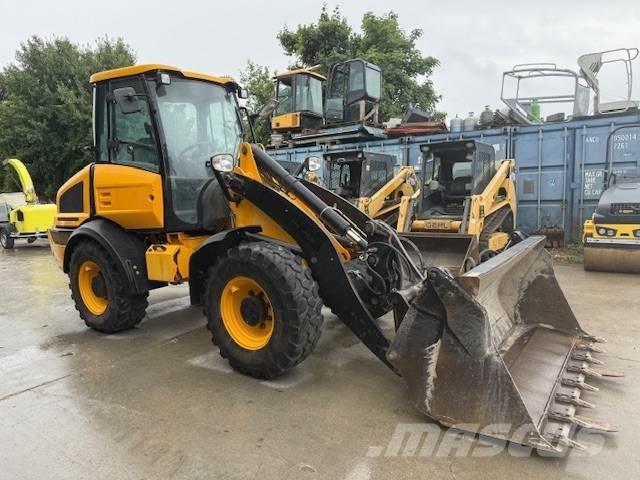 JCB 409 لوادر بعجل
