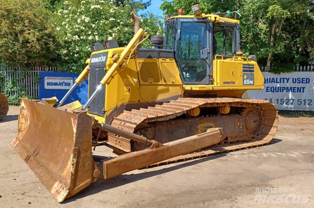 Komatsu D65PX-18 بلدوزرات مجنزرة