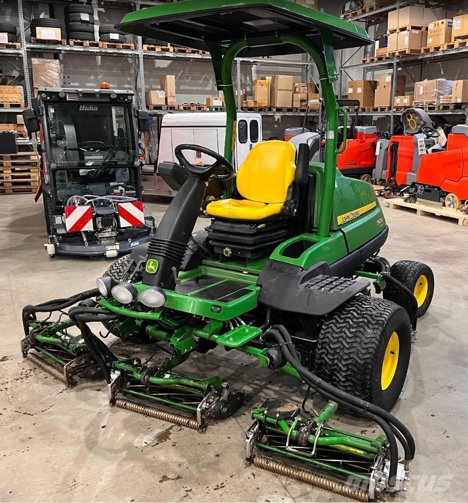 John Deere 7500A ماكينات جز العشب