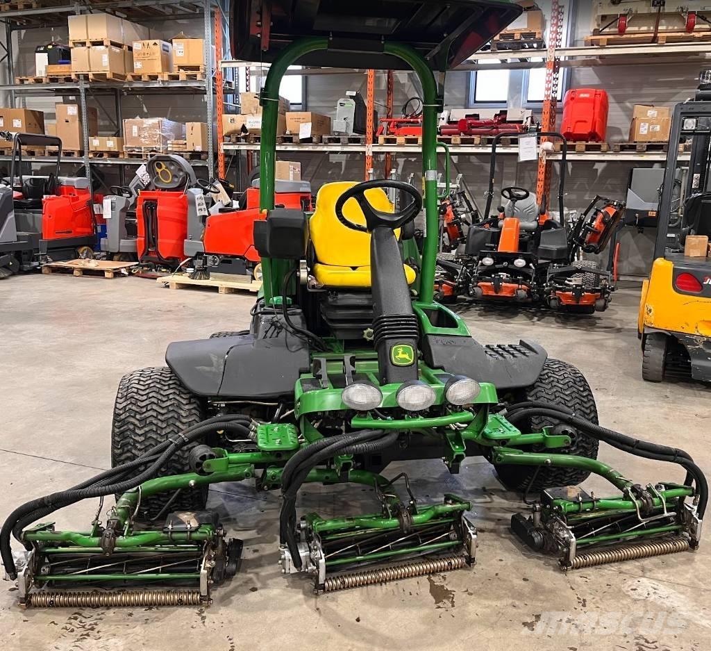 John Deere 7500A ماكينات جز العشب
