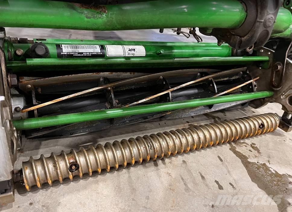 John Deere 7500A ماكينات جز العشب