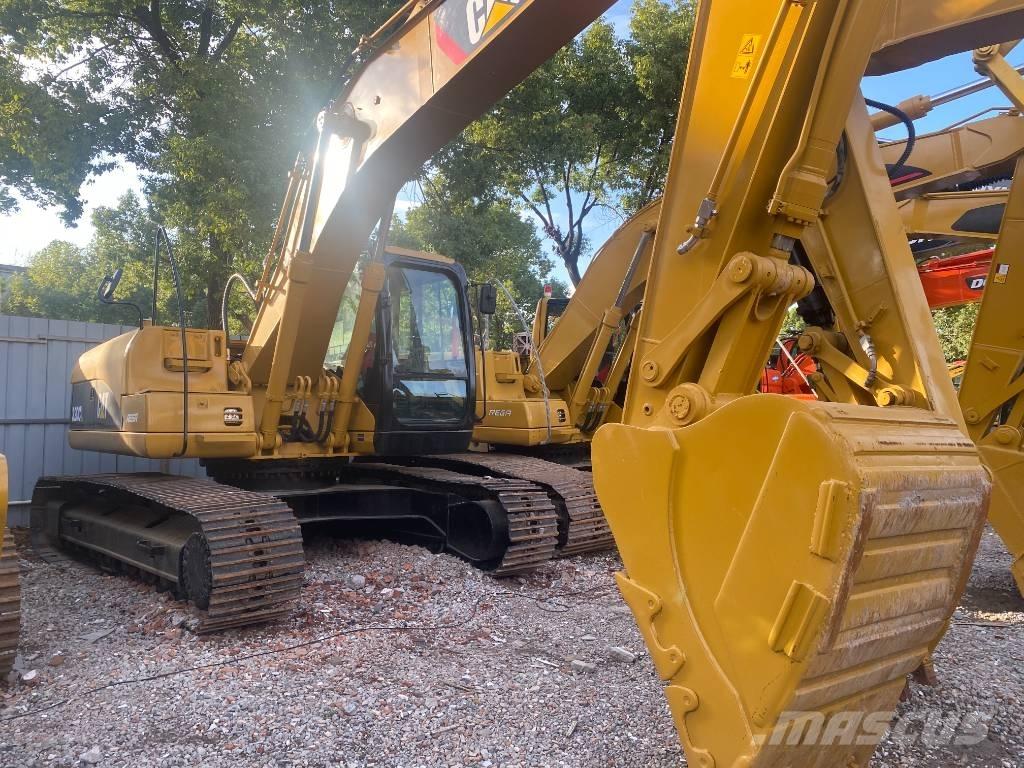 CAT 320 C L حفارات زحافة