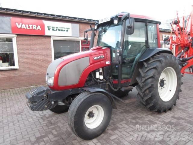 Valtra A 85n الجرارات