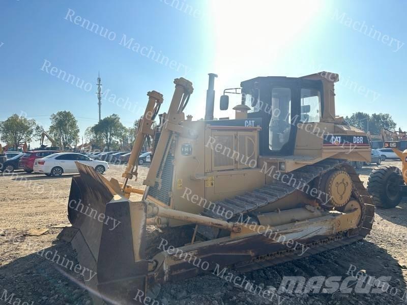 CAT D 8 R بلدوزرات مجنزرة