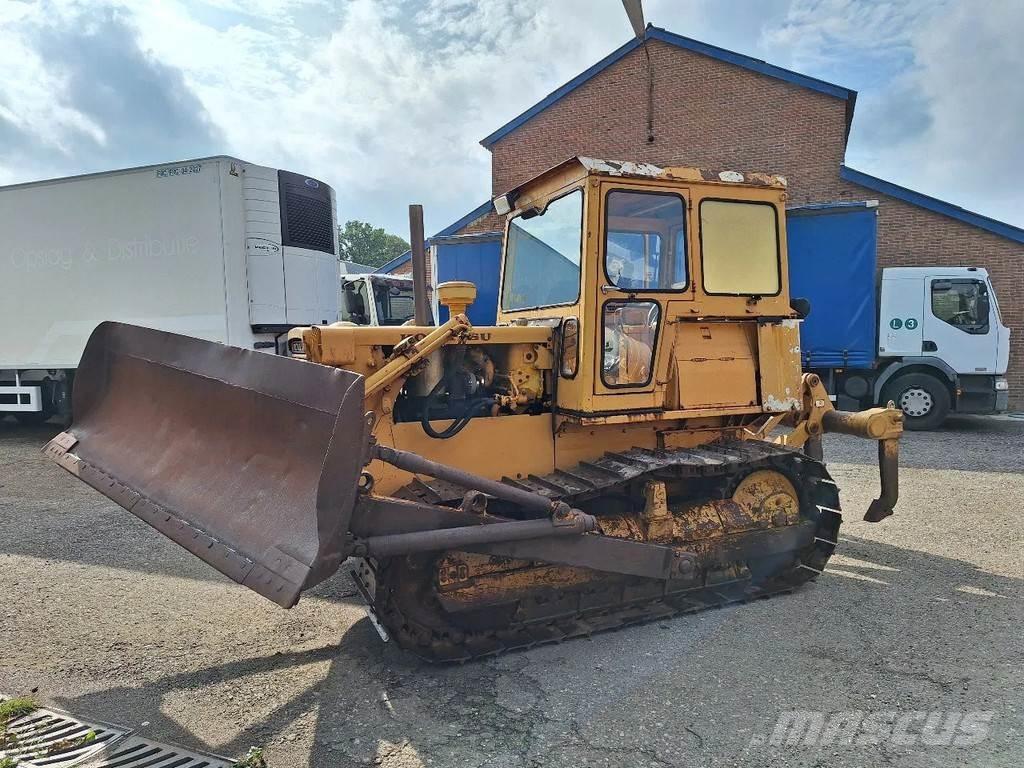 Komatsu D45-1 بلدوزرات مجنزرة
