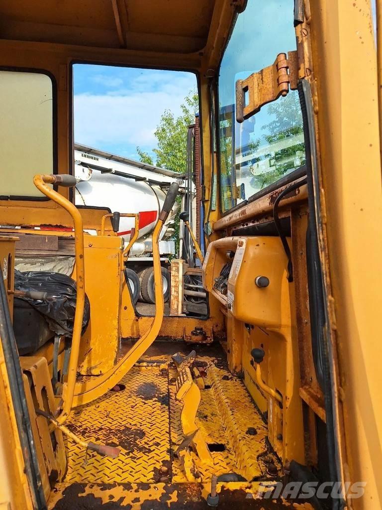 Komatsu D45-1 بلدوزرات مجنزرة