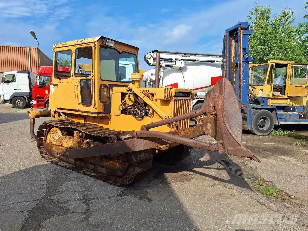 Komatsu D45-1 بلدوزرات مجنزرة