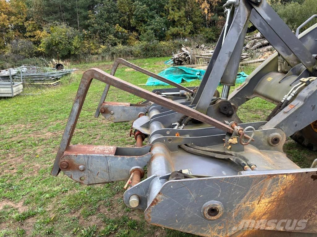 Volvo BL 71 لوادر ذات جرافات عكسية