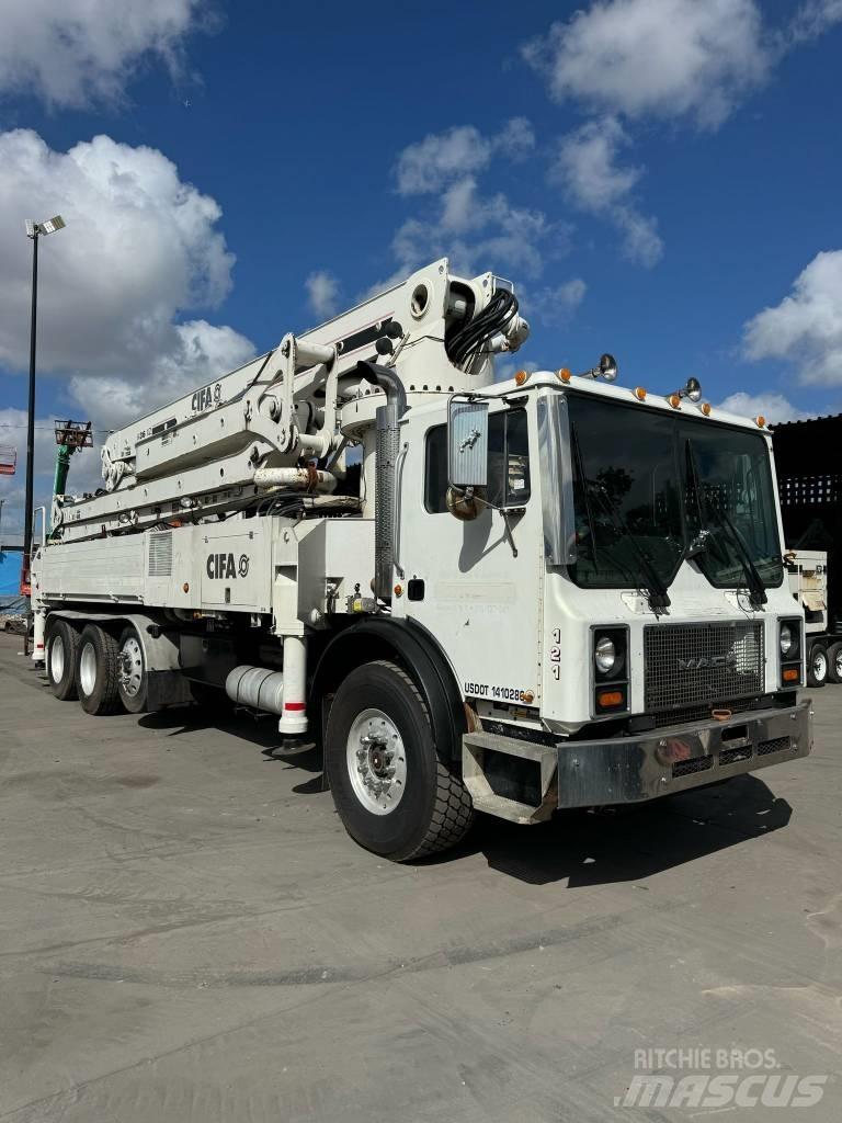 Mack MR 688 S شاحنات أخرى