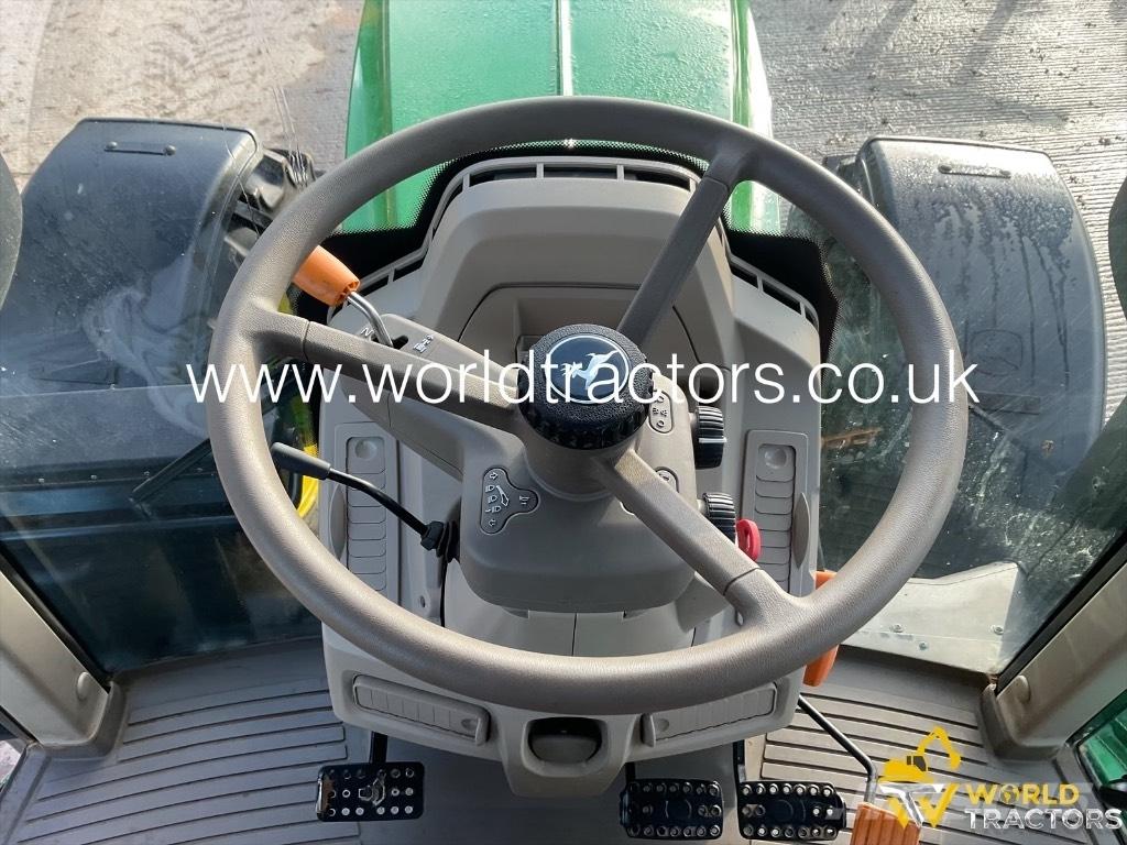 John Deere 6130 M الجرارات