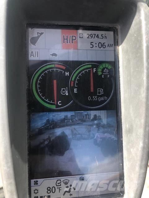 DEERE 245G LC حفارات زحافة