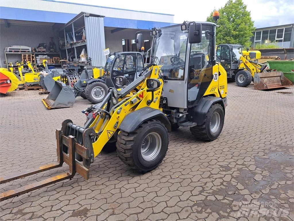Wacker Neuson WL28 لوادر بعجل