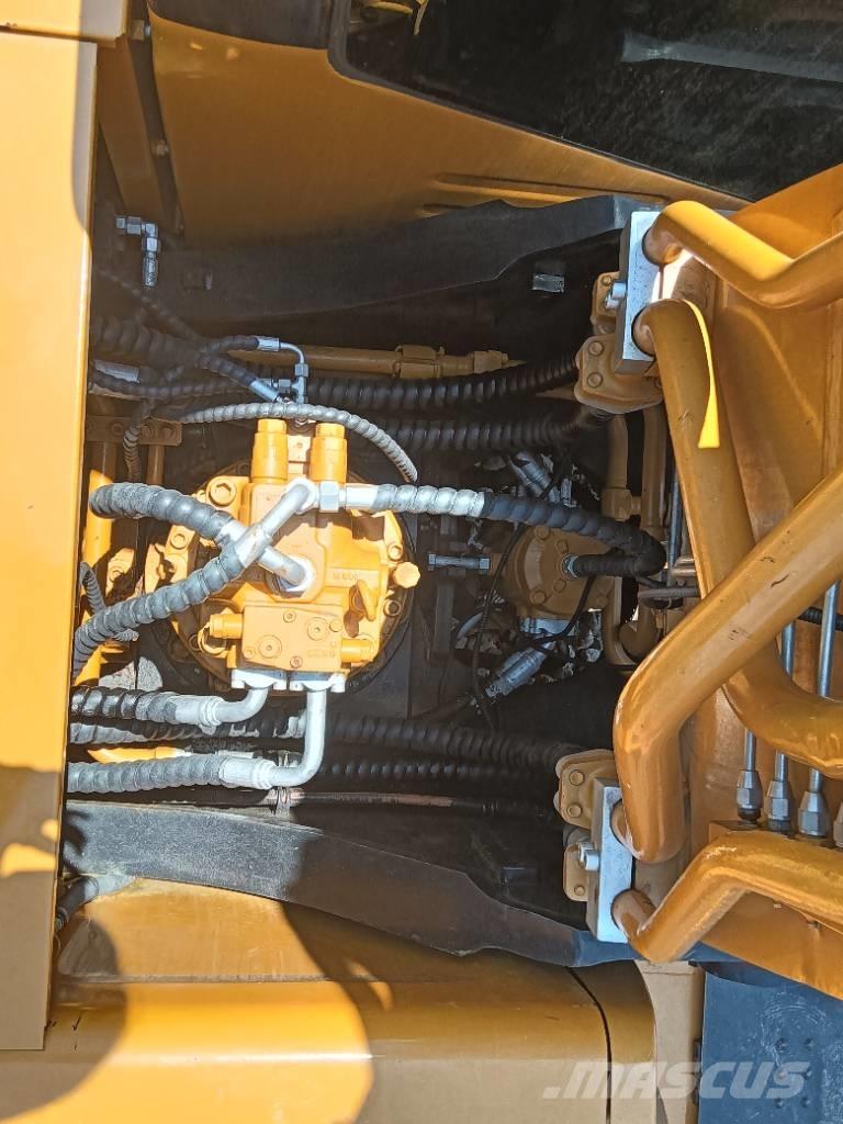 Sany SY 215 C حفارات زحافة