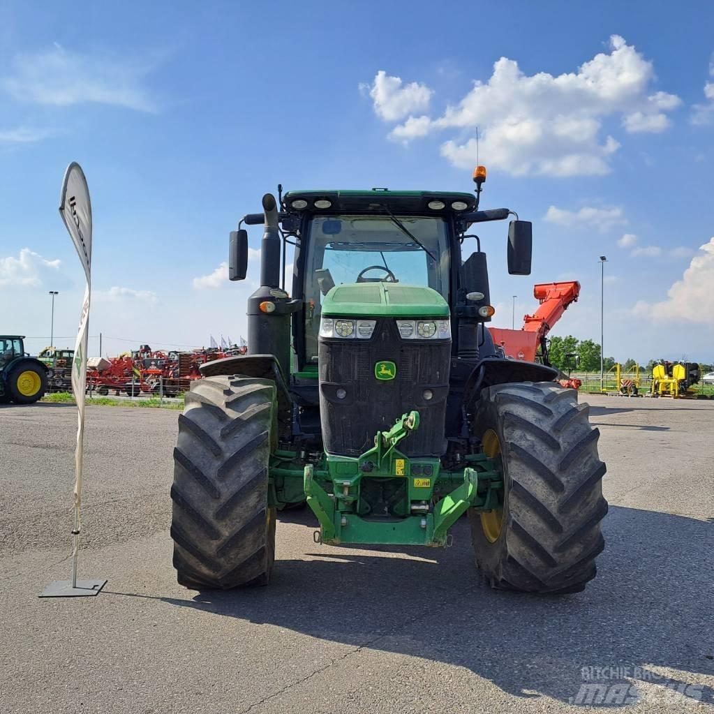 John Deere 7310 R الجرارات