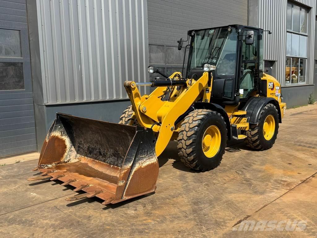 CAT 908M لوادر بعجل