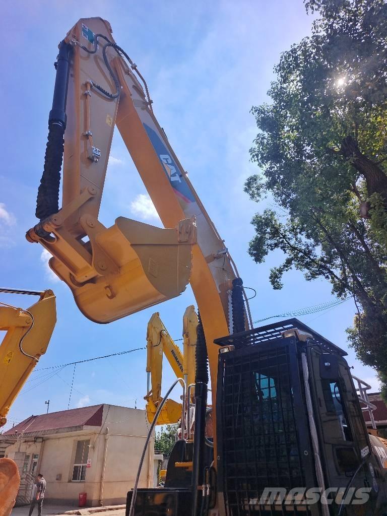 CAT 320D حفارات زحافة