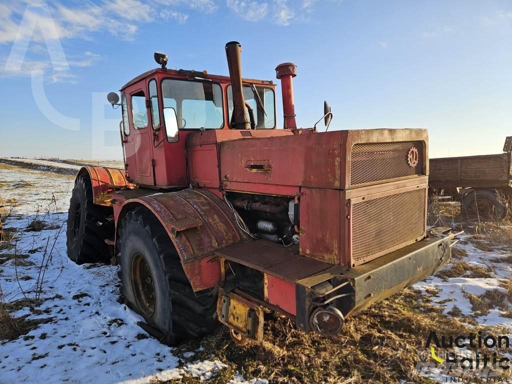 Kirovets K-700 الجرارات