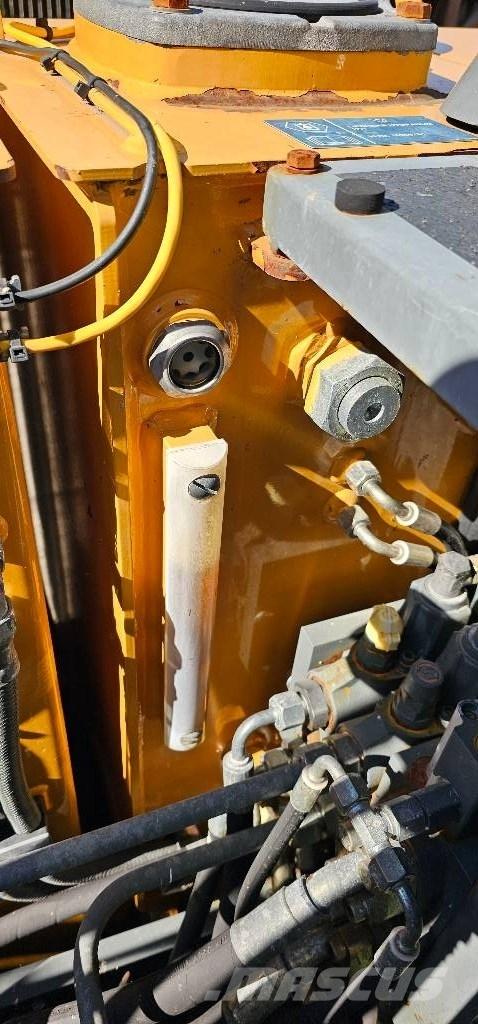 Liebherr LH 22 M مناولات المخلفات / مناولات صناعية