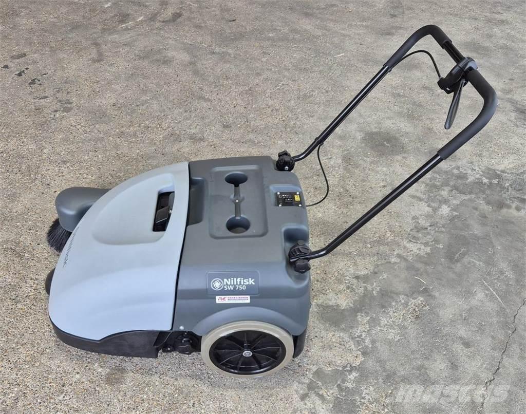 Nilfisk SW 750 كناسات