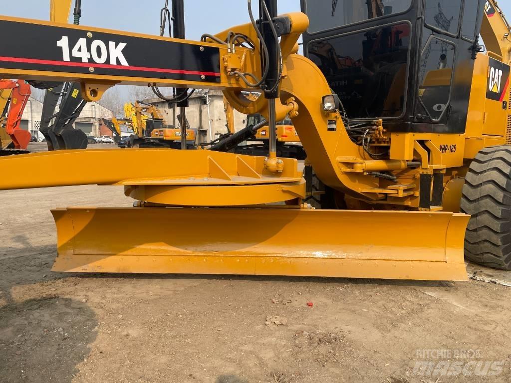 CAT 140 K معدات تمهيد الطرق