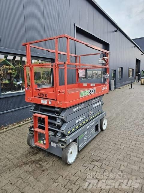 SkyJack SJ III 4632 رافعات مقصية الشكل