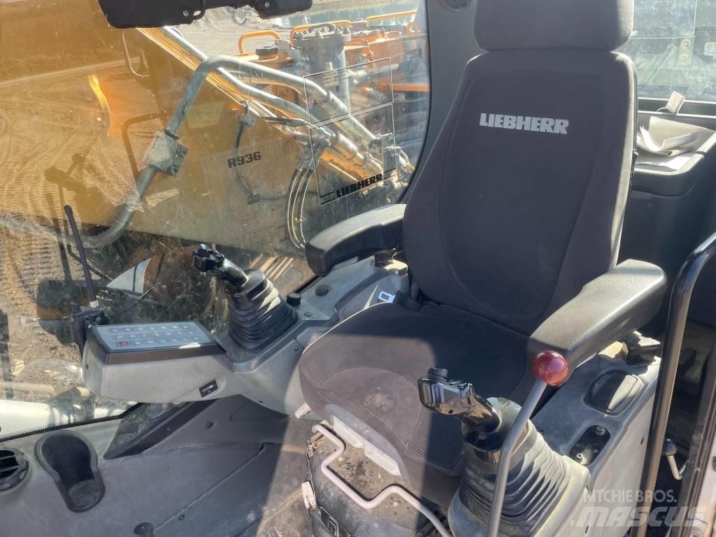 Liebherr R 936 LC حفارات زحافة