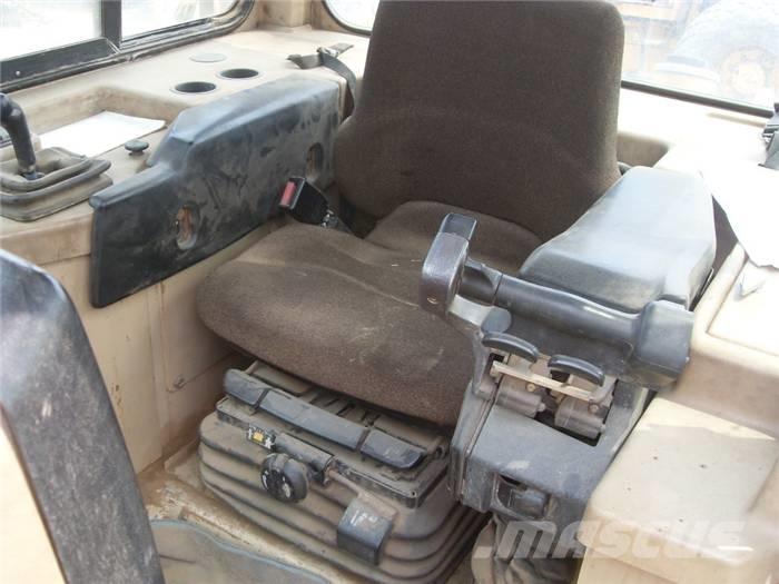 CAT D 6 M LGP بلدوزرات مجنزرة