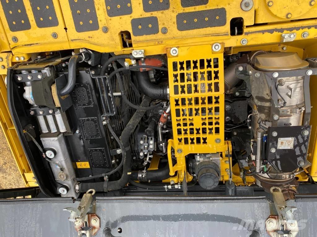 Komatsu PC 240 LC حفارات طويلة الذراع