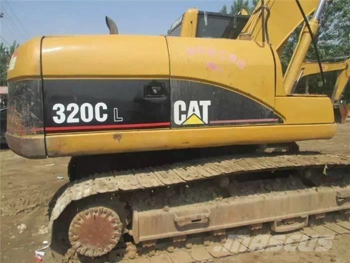 CAT 320 C حفارات زحافة
