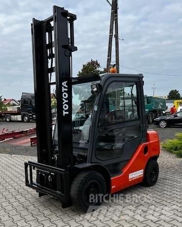 Toyota 02-8 FG F 25 شاحنات LPG