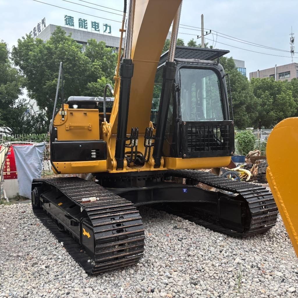 CAT 325 حفارات زحافة