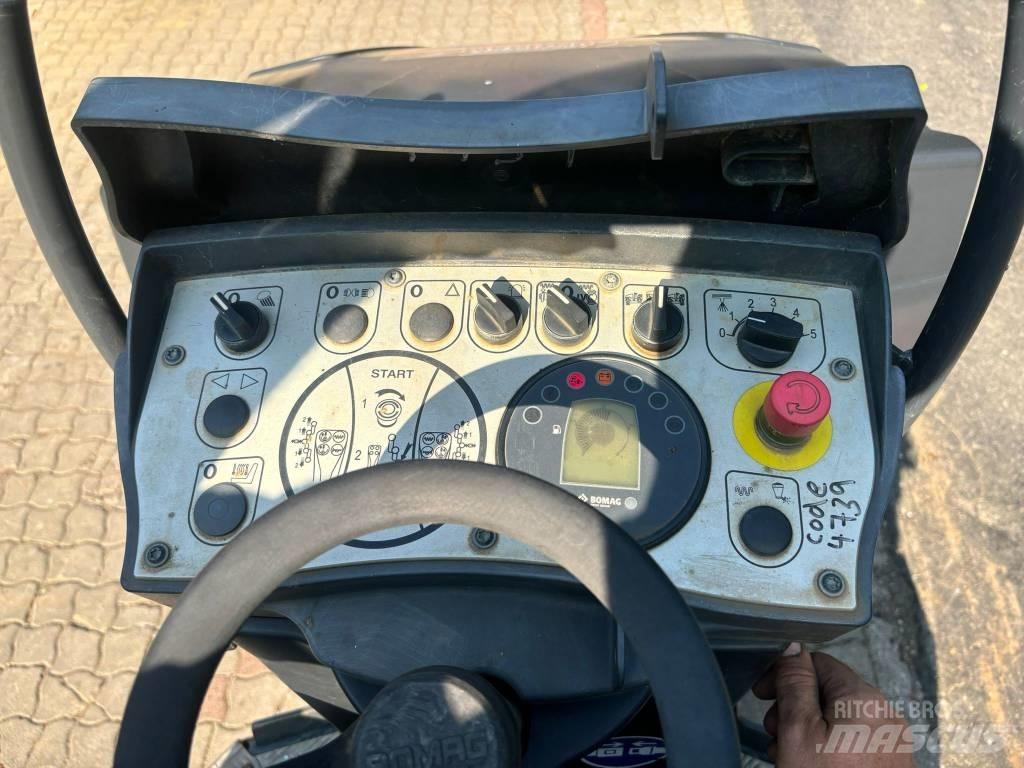 Bomag BW 120 AD-5 مداحل ثنائية الاسطوانة