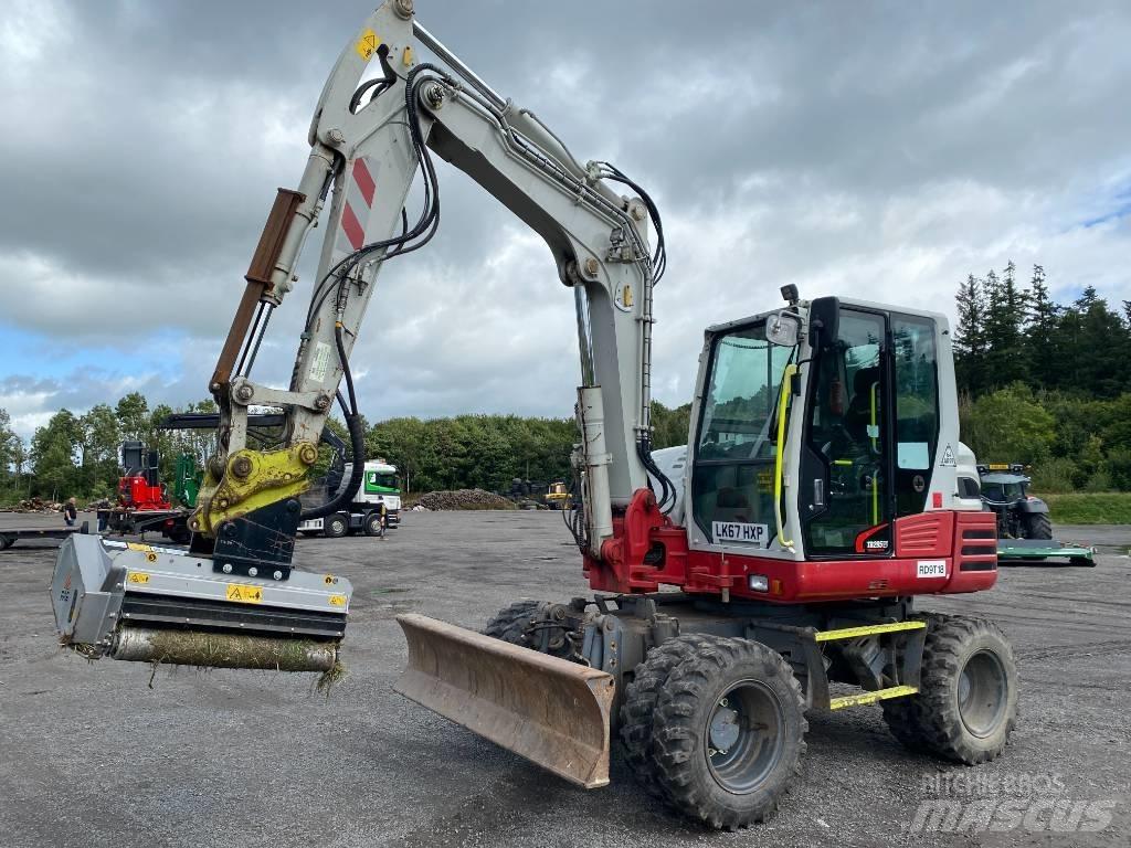 Takeuchi TB 295 W حفارات بعجل