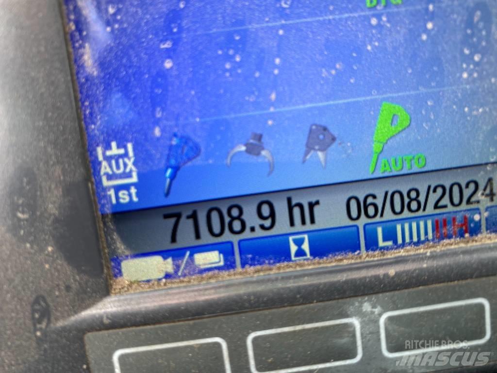 Takeuchi TB 295 W حفارات بعجل