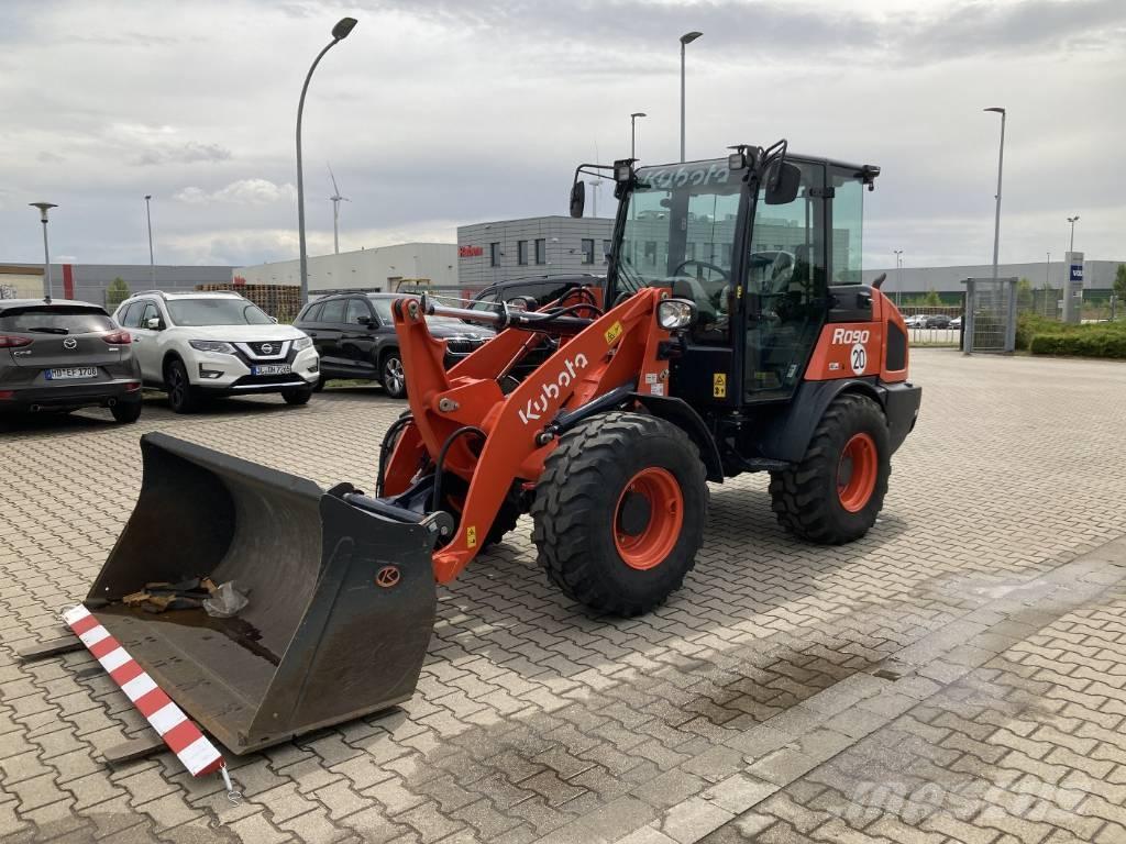 Kubota R 090 لوادر انزلاقية التوجيه