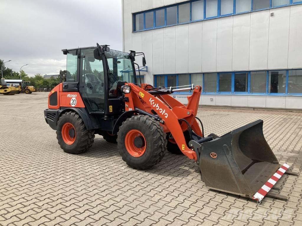 Kubota R 090 لوادر انزلاقية التوجيه