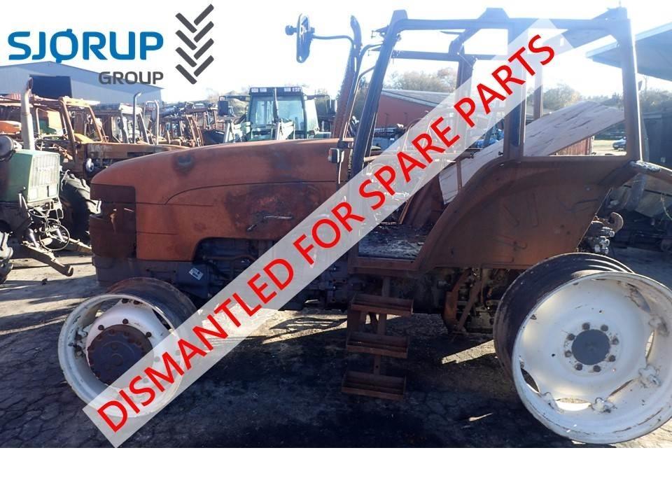New Holland 8560 الجرارات