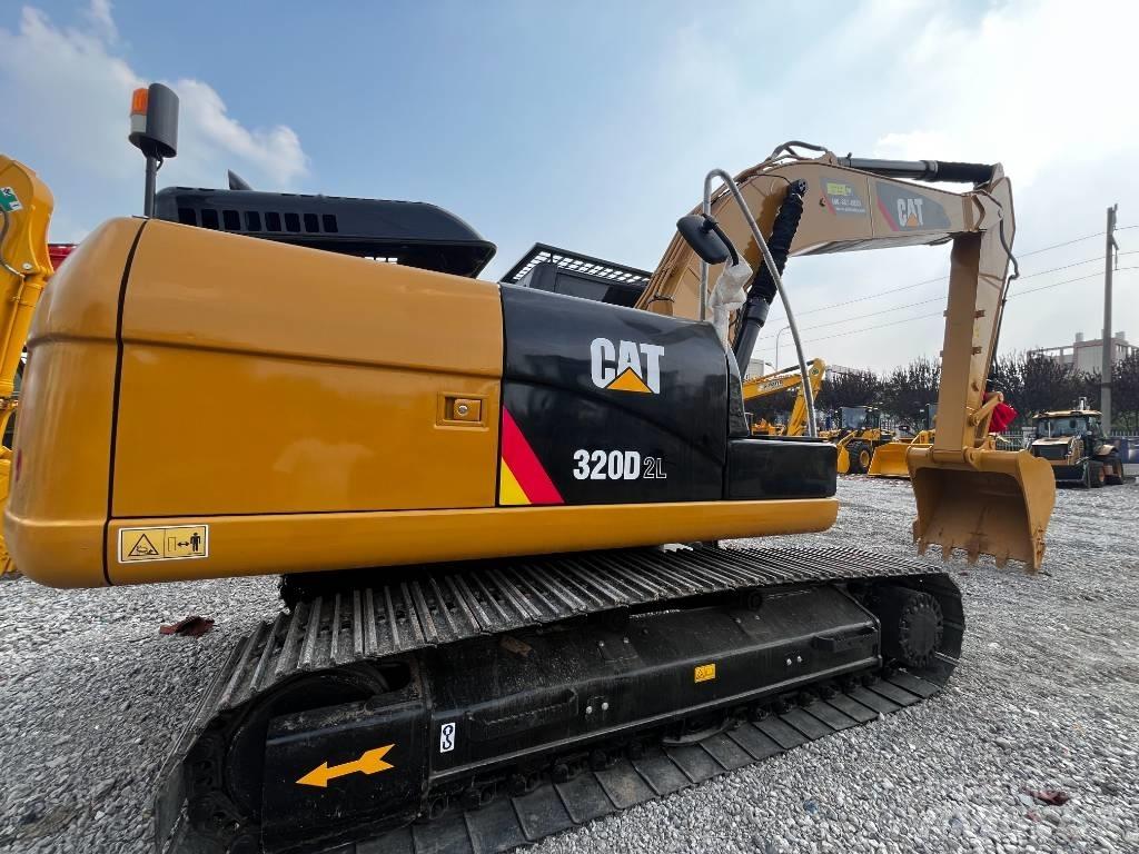 CAT 320 D حفارات زحافة