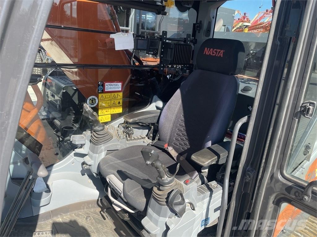 Hitachi ZX 300 LC-7 حفارات زحافة