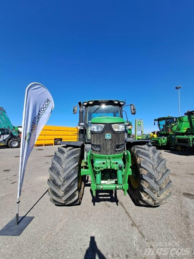 John Deere 6210 R الجرارات