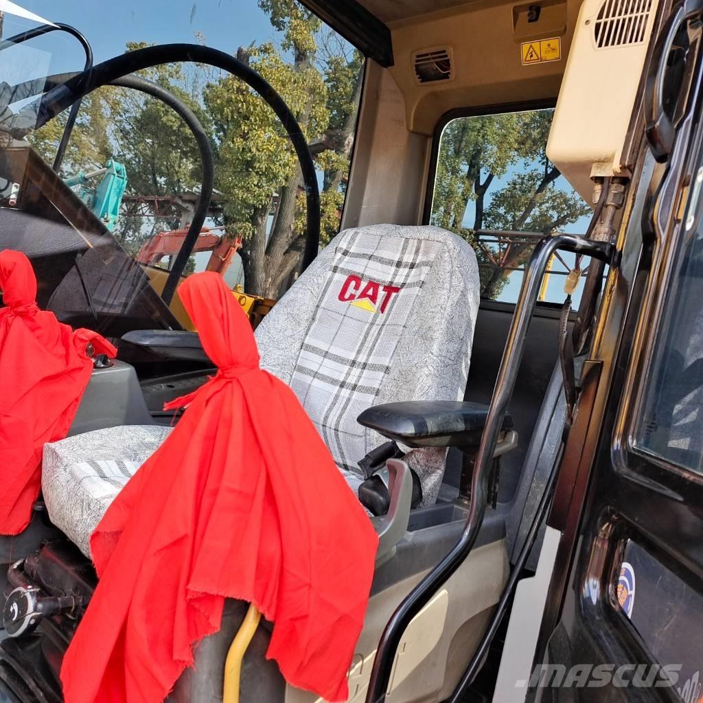 CAT 320D2 حفارات زحافة