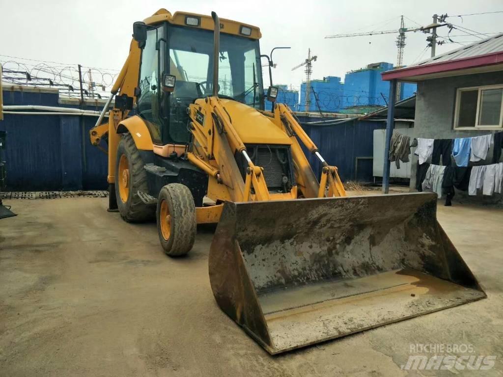JCB 3CX لوادر ذات جرافات عكسية