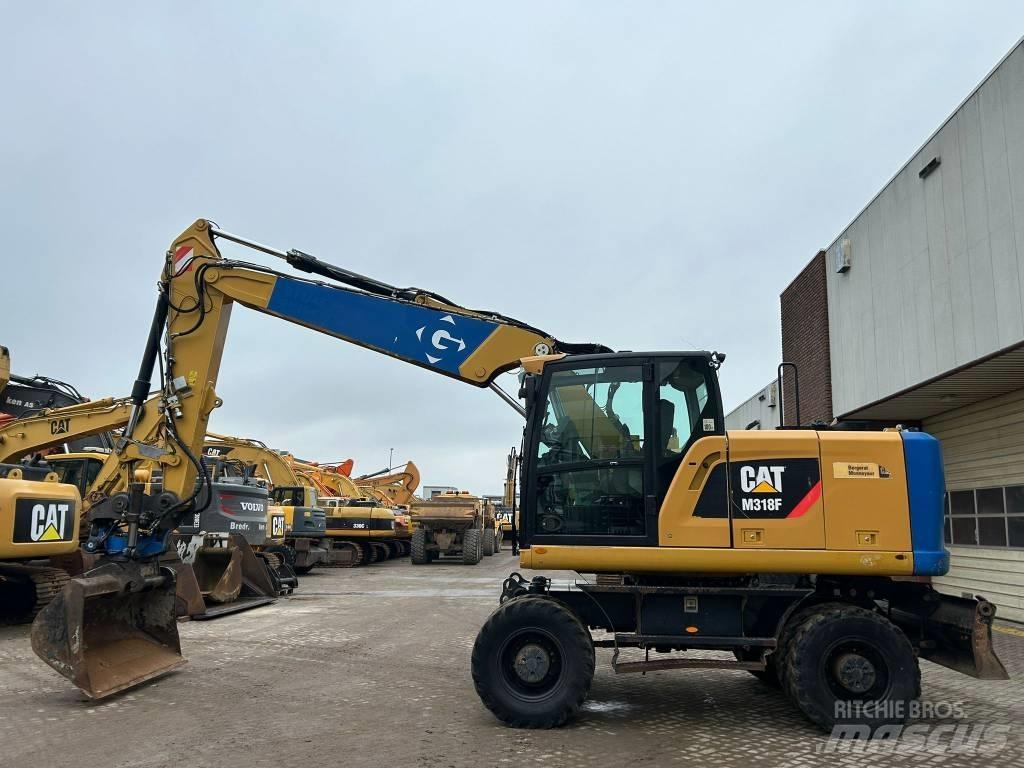 CAT M 318 F حفارات بعجل